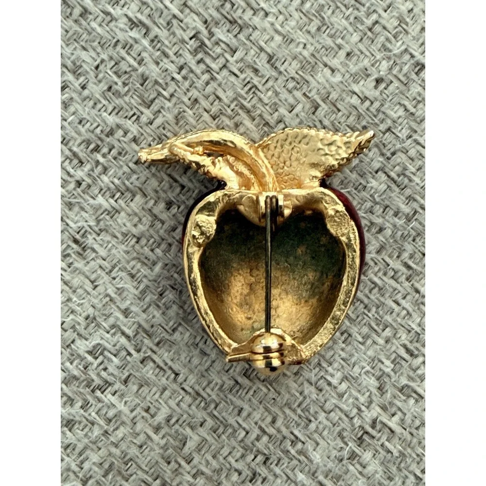 Vintage Apple Brooch Red Enamel Gold Tone Leaf Pin‎ Teacher Fruit Jewelry